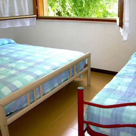 For 5 People In A With Swimming Pool Close To The Beach Apartamento Lignano Sabbiadoro