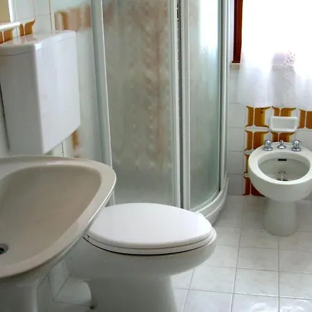 For 5 People In A With Swimming Pool Close To The Beach Apartamento Lignano Sabbiadoro