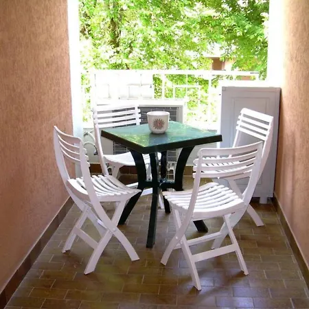 Apartment For 5 People In A With Swimming Pool Close To The Beach Lignano Sabbiadoro
