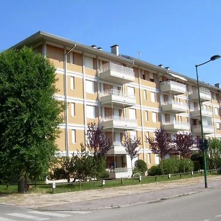 For 5 People In A With Swimming Pool Close To The Beach Lignano Sabbiadoro