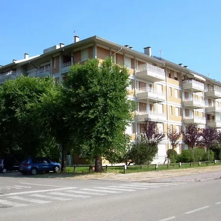 For 5 People In A With Swimming Pool Close To The Beach Lignano Sabbiadoro