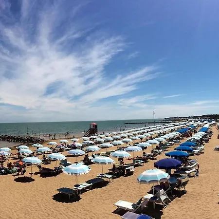 For 5 People In A With Swimming Pool Close To The Beach Lignano Sabbiadoro