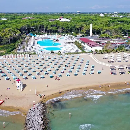 For 5 People In A With Swimming Pool Close To The Beach * Lignano Sabbiadoro